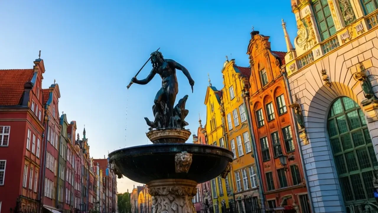 Trójmiasto atrakcje: praktyczny przewodnik dla turystów w 2026 Fontanna Neptuna na Długim Targu w Gdańsku – najważniejsze trójmiasto atrakcje na zdjęciu.